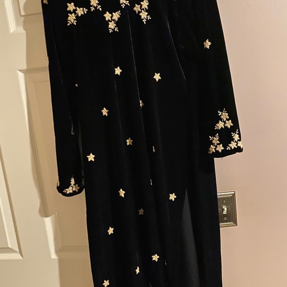 Black velvet hand work on it three piece shalwar dubatah use little custom made - Picture 1 of 4